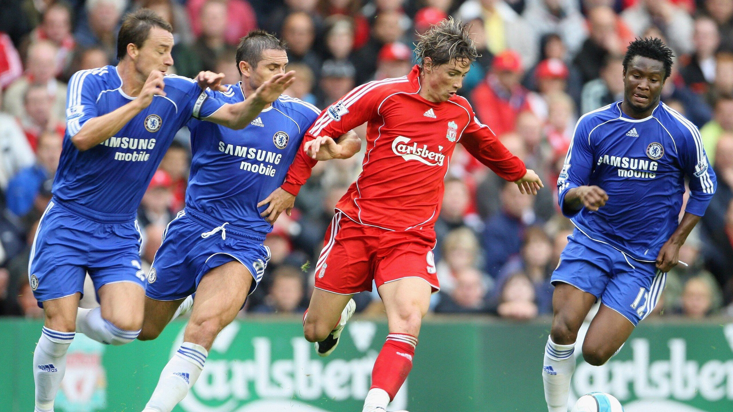 中国足球市场潜力巨大，投资热情高涨，中国足球产业规模